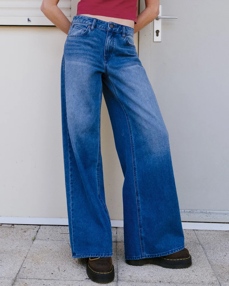 Stoned Boyfriend Low Rise Jeans - Worn Light Blue