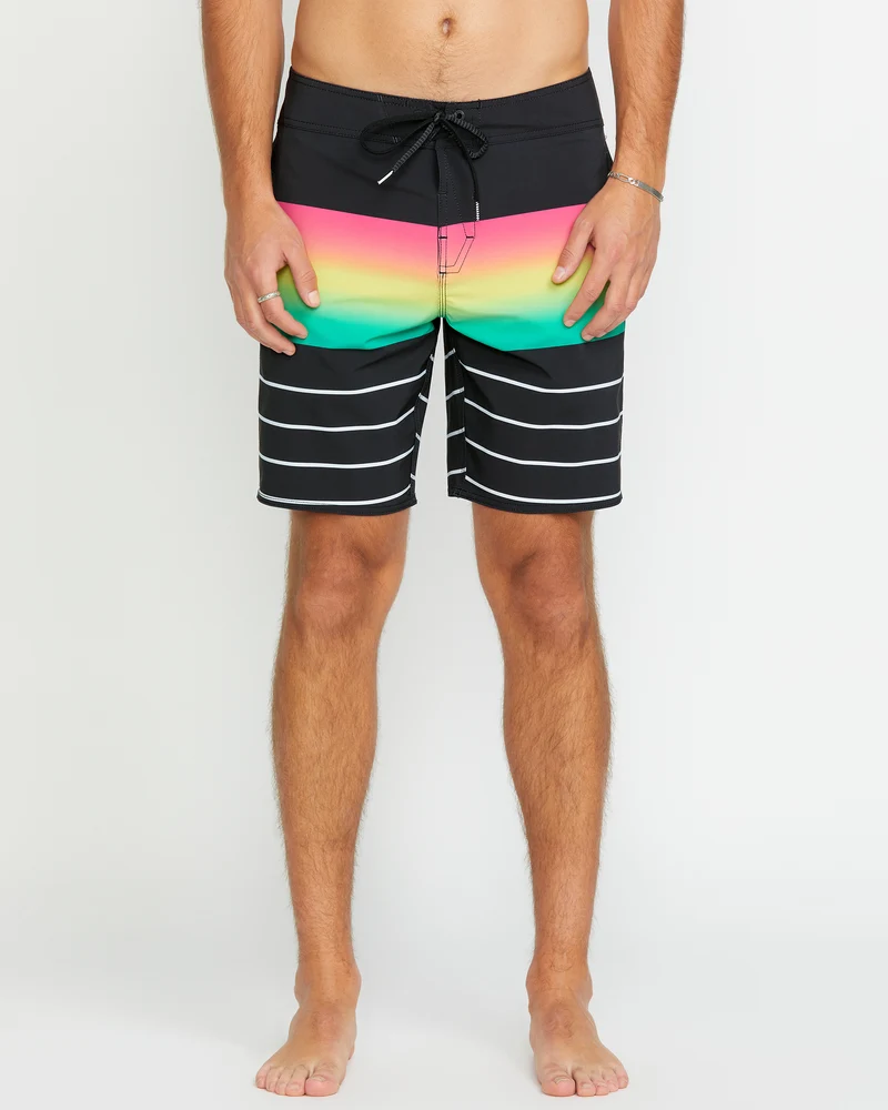 Quarta Fade Mod 19" Boardshorts - NEW BLACK