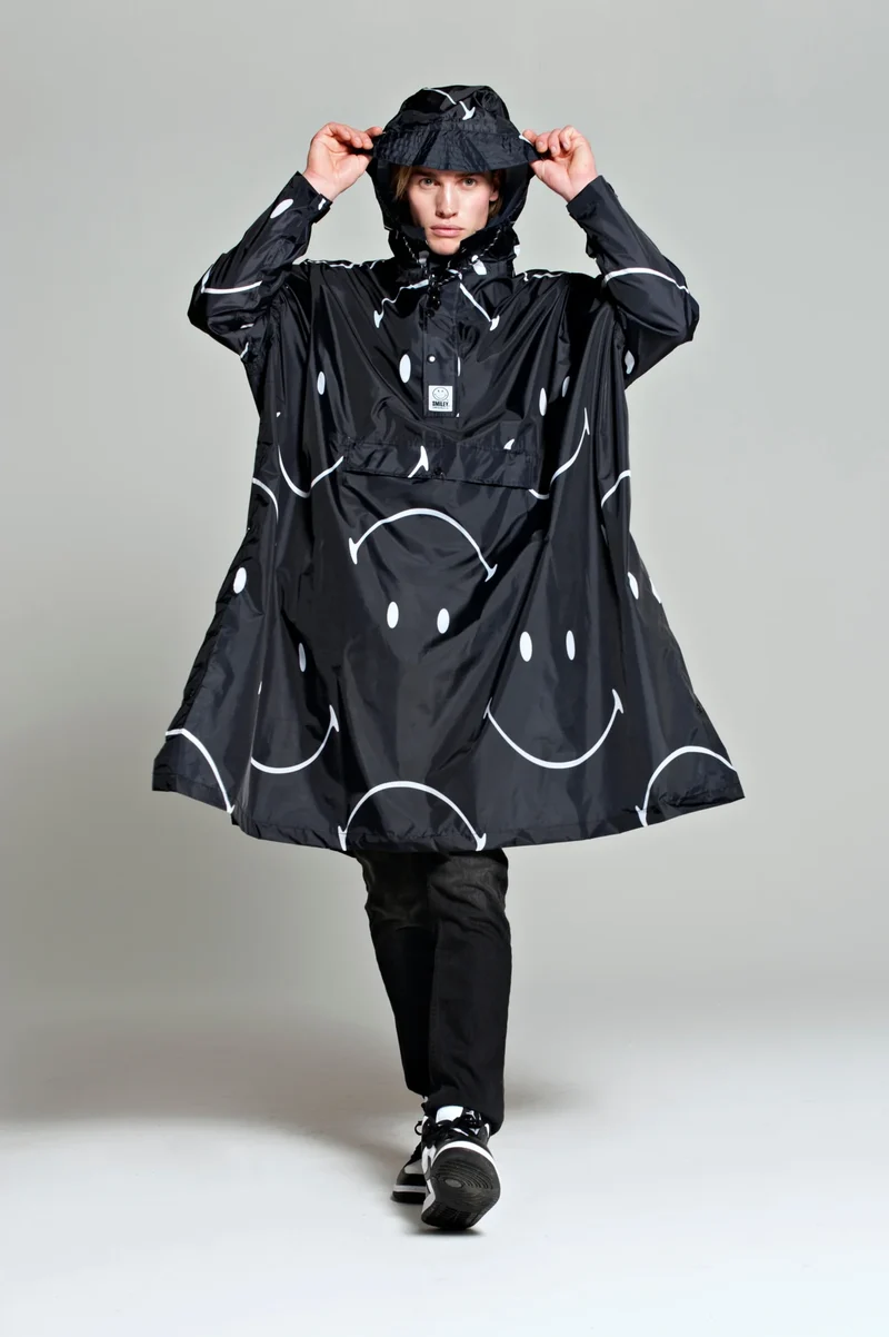Rainkiss Unisex Regenponcho Classic Smile x Smiley Schwarz