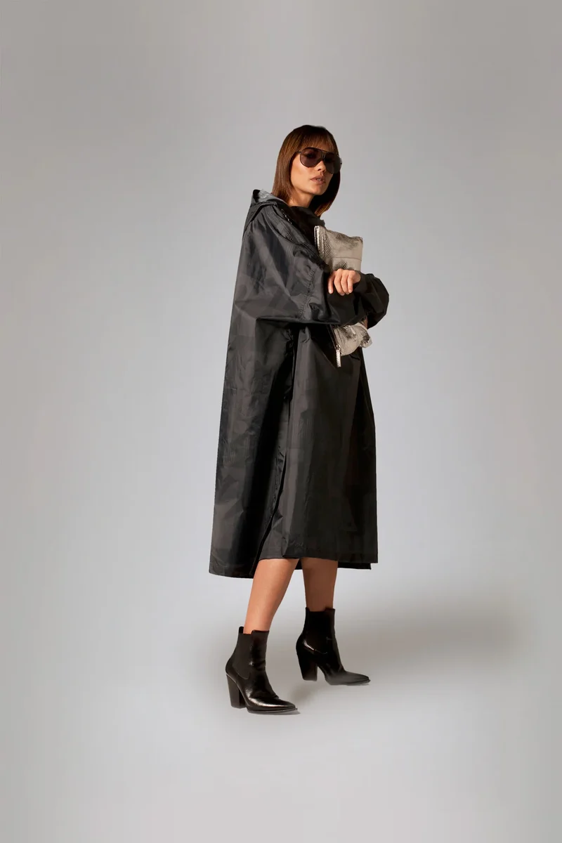 Rainkiss Unisex Regenponcho Back to Black Art Camo Schwarz