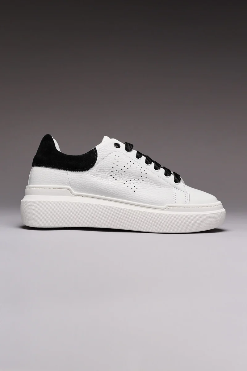 HAMMER - Sneakers a suola alta in pelle martellata con retro scamosciato e lacci Nero