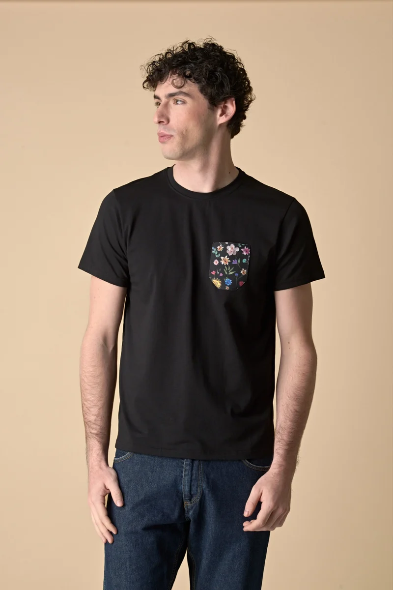 T-Shirt Nera stretch con Taschino in tessuto V2