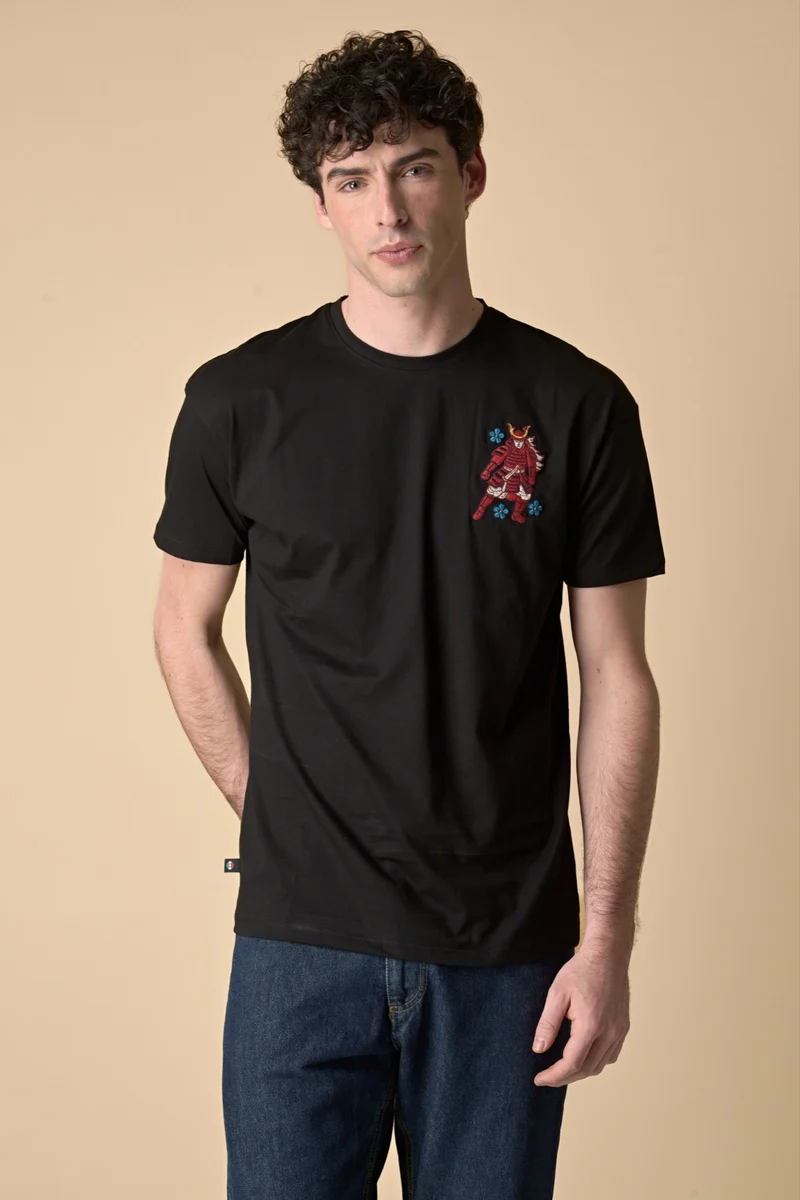 T-Shirt Japan Nera con ricamo Samurai e Stampa a Patch sul retro