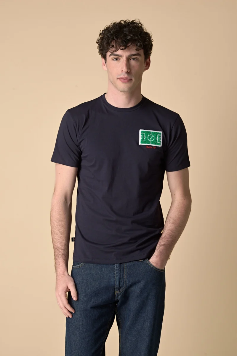 T-Shirt Blu con ricamo Campo da Calcio in punto spugna