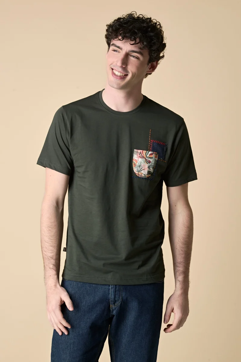 T-Shirt Verde Militare con Taschino e Patch ricamato in tessuto V2