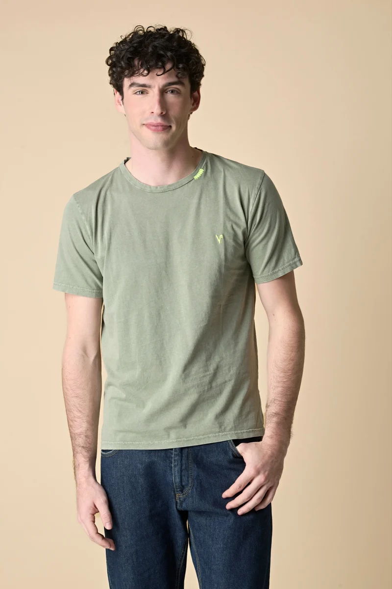 T-Shirt tinto capo marmorizzato Verde Militare con Ricami a Contrasto