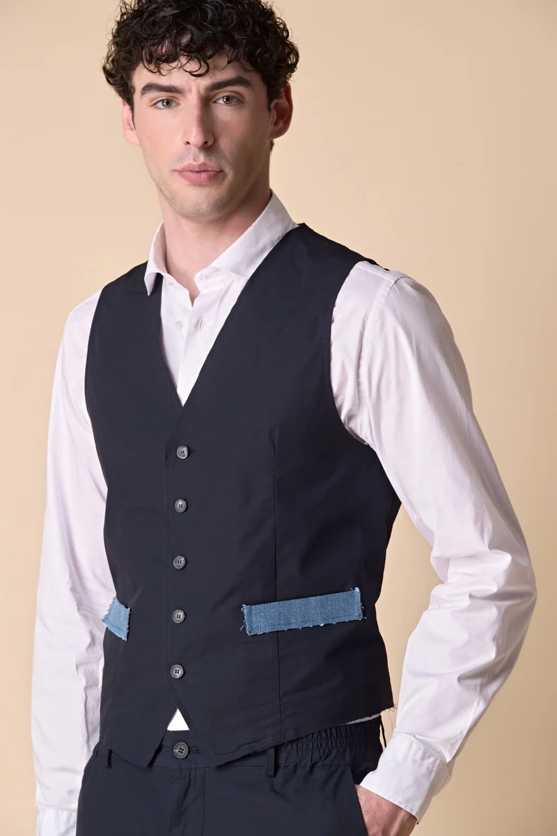 Gilet Sartoriale in tessuto tecnico Jersey Blu con dettagli denim azzurro