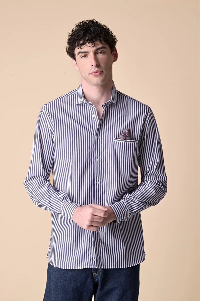 Camicia Rigata Blu con Pochette e dettagli in tessuto V2