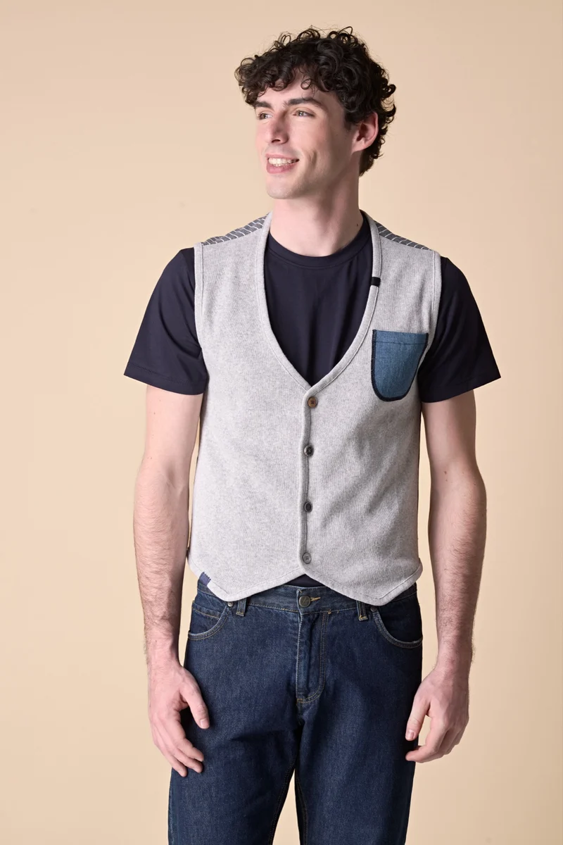 Gilet Monopetto Premium Grigio Perla con taschino ricamato e retro in tessuto V2