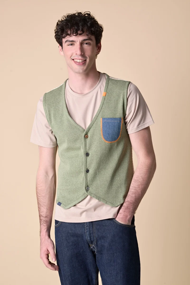 Gilet Monopetto Premium Pesto con taschino ricamato e retro in tessuto V2
