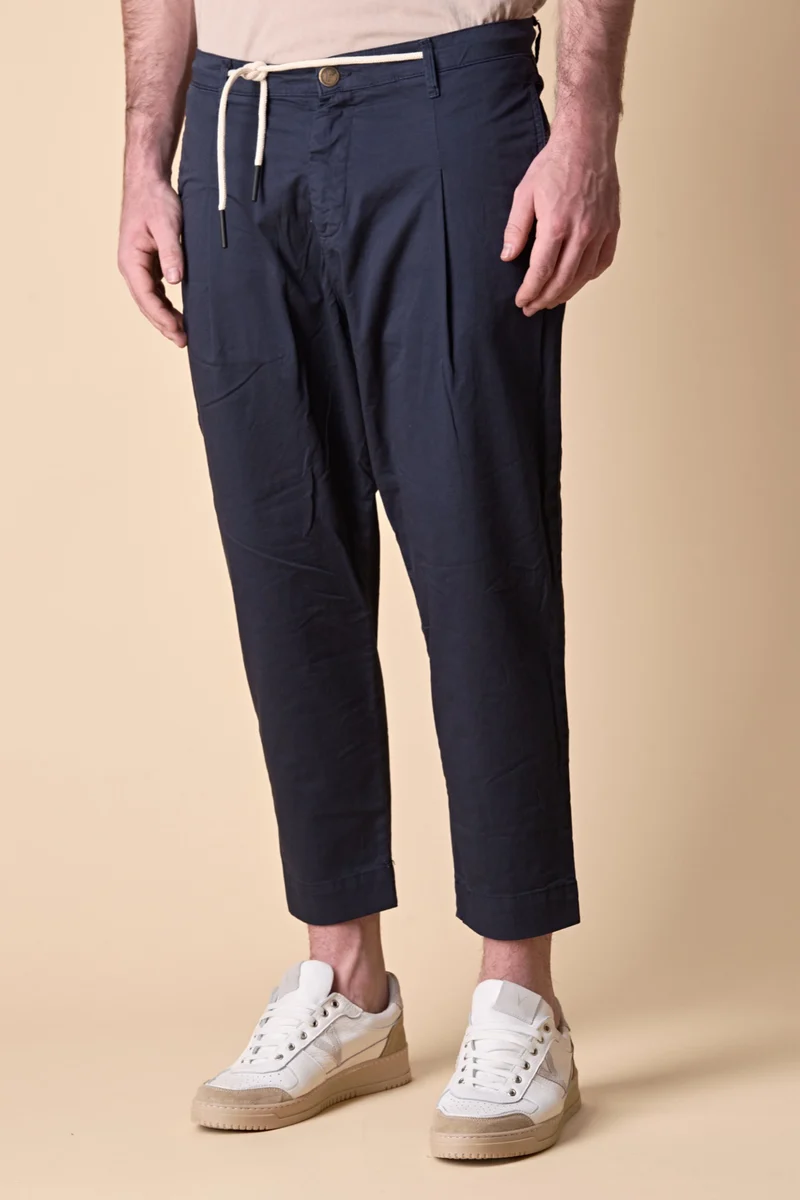 LISBONA - Chino in cotone elasticizzato Blu con pence, laccetti frontali e salpa in tessuto V2
