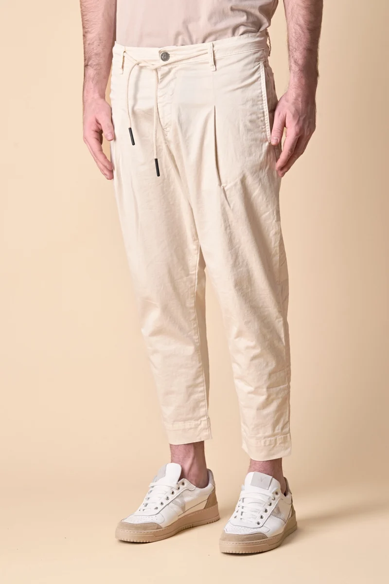 LISBONA - Chino in cotone elasticizzato Panna con pence, laccetti frontali e salpa in tessuto V2