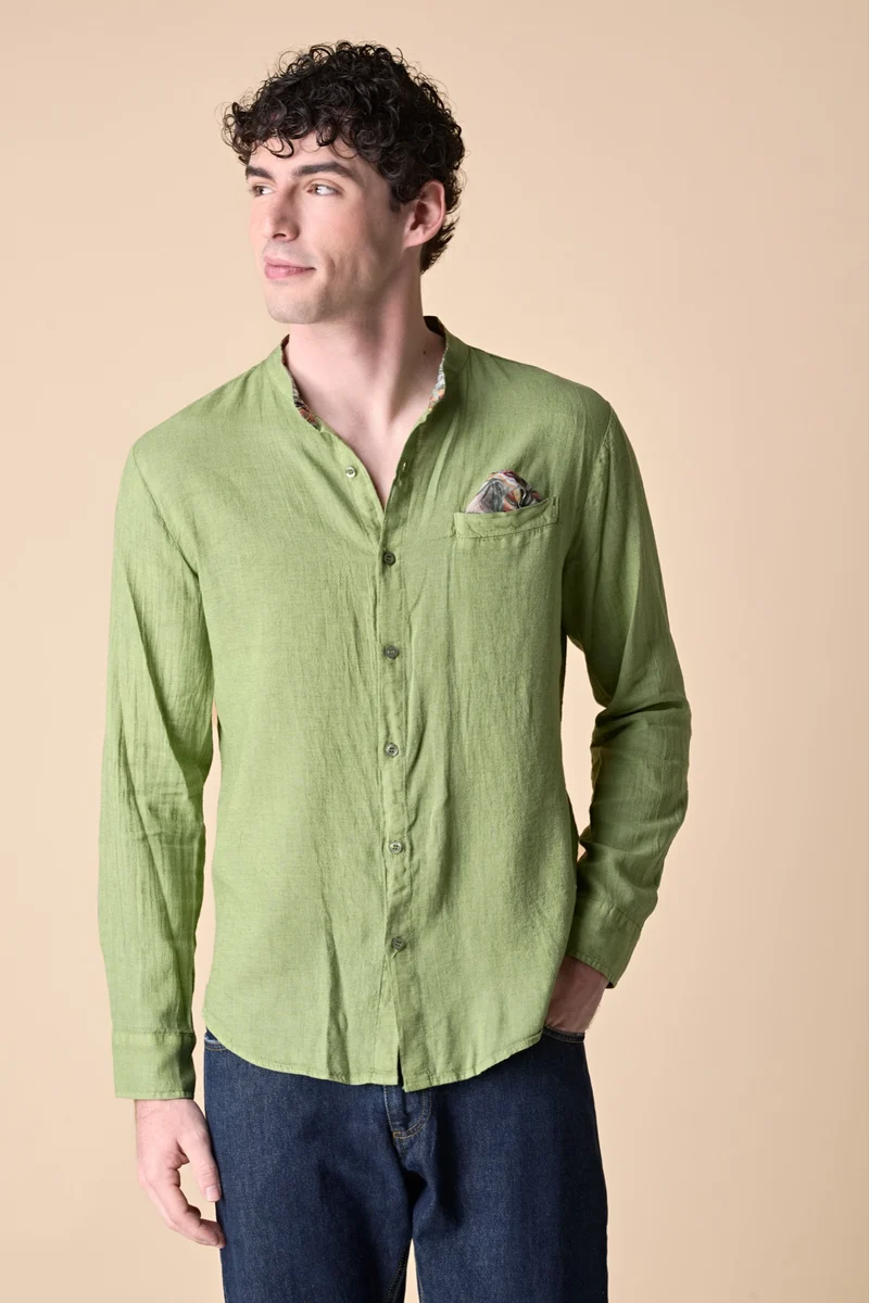 Camicia Coreana in lino tinto capo Verde con pochette e dettagli in tessuto V2
