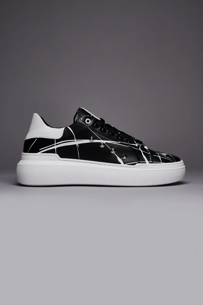 VEGAS - Sneakers a suola alta nera retro Bianco con borchie e schizzi di vernice