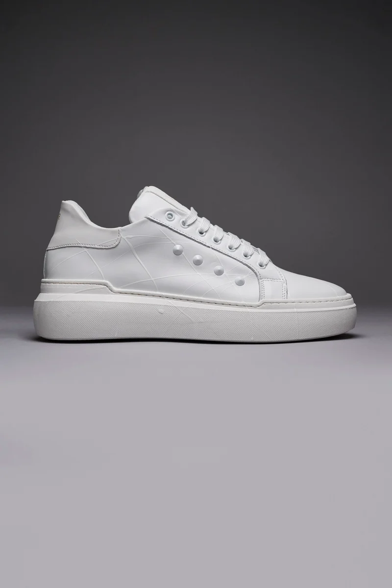 VEGAS - Sneakers a suola alta retro Bianco con borchie e schizzi di vernice