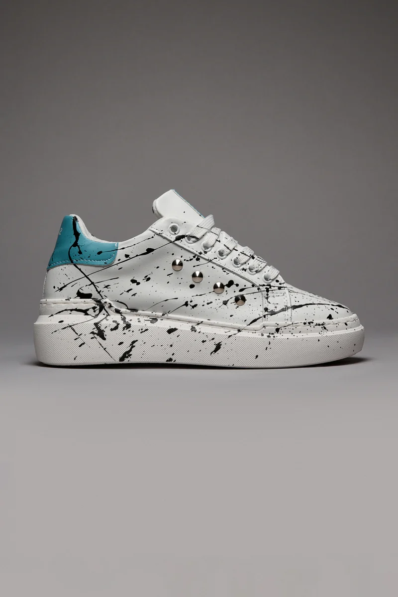 VEGAS - Sneakers a suola alta retro Azzurro con borchie e schizzi di vernice