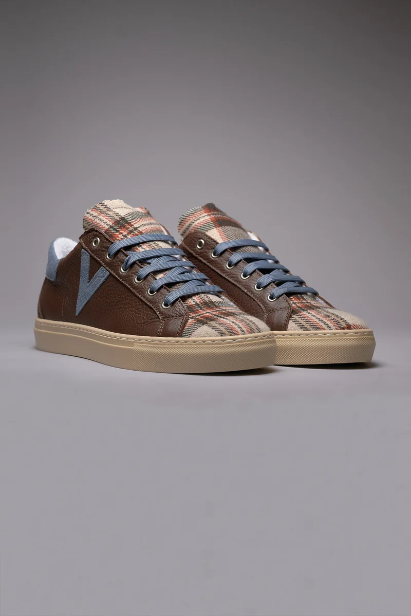 OLYMPIC - Sneakers a suola bassa in pelle martellata Moro con linguetta in tessuto Scozzese