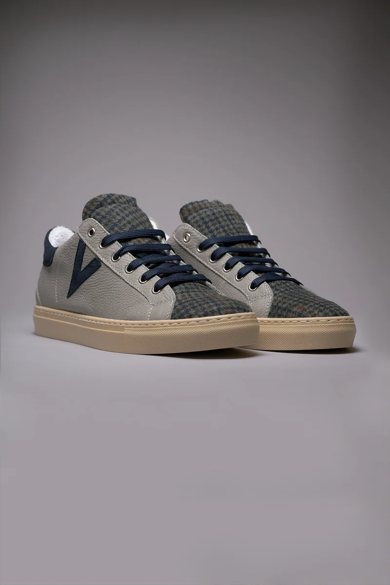 OLYMPIC - Sneakers a suola bassa in pelle martellata Grigia con linguetta in tessuto Pied de Poule